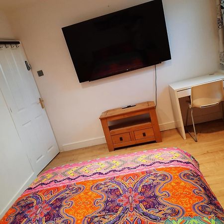Lovely Home With Full En-Suite Double Bed Rooms レディング エクステリア 写真