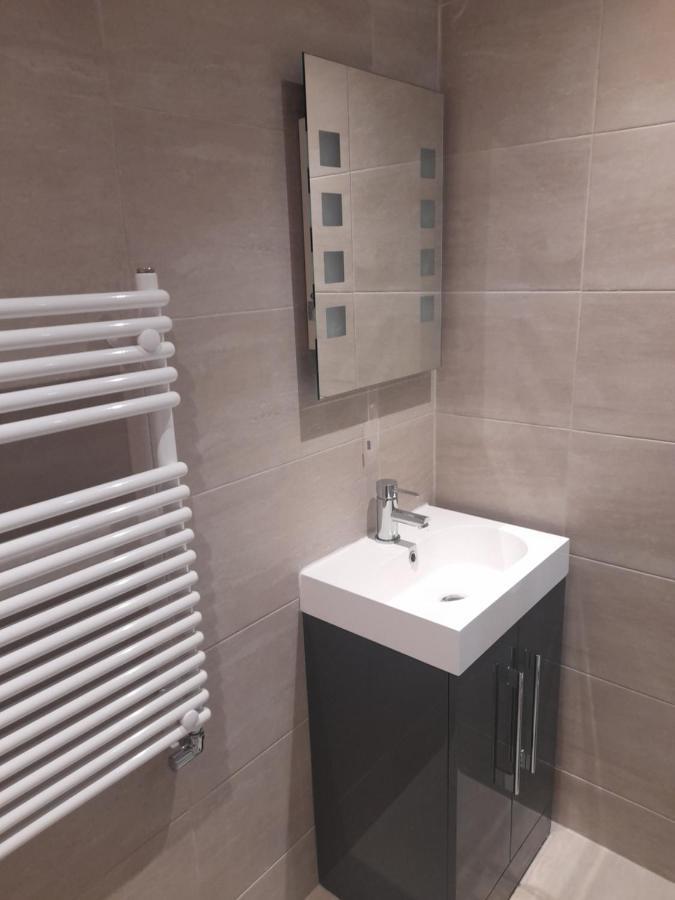 Lovely Home With Full En-Suite Double Bed Rooms レディング エクステリア 写真