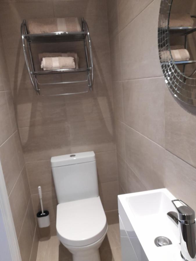 Lovely Home With Full En-Suite Double Bed Rooms レディング エクステリア 写真