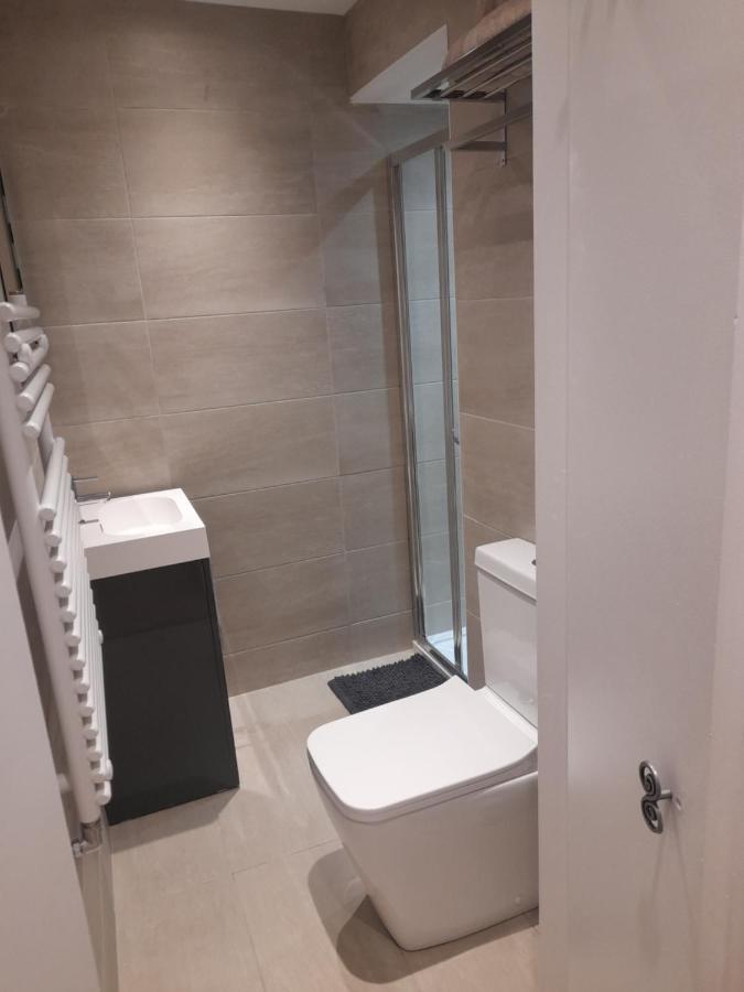 Lovely Home With Full En-Suite Double Bed Rooms レディング エクステリア 写真