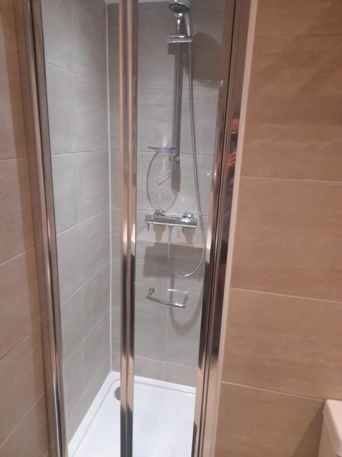 Lovely Home With Full En-Suite Double Bed Rooms レディング エクステリア 写真
