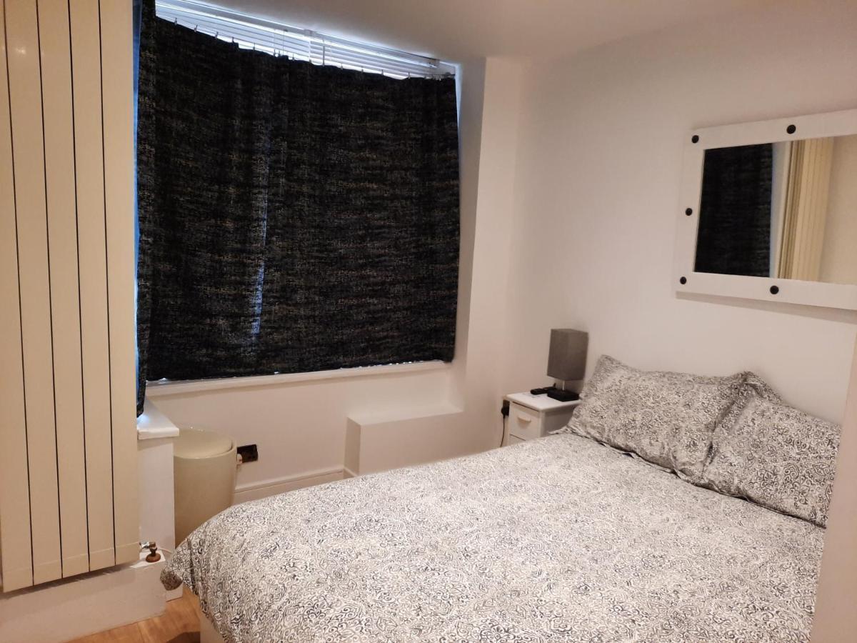 Lovely Home With Full En-Suite Double Bed Rooms レディング エクステリア 写真