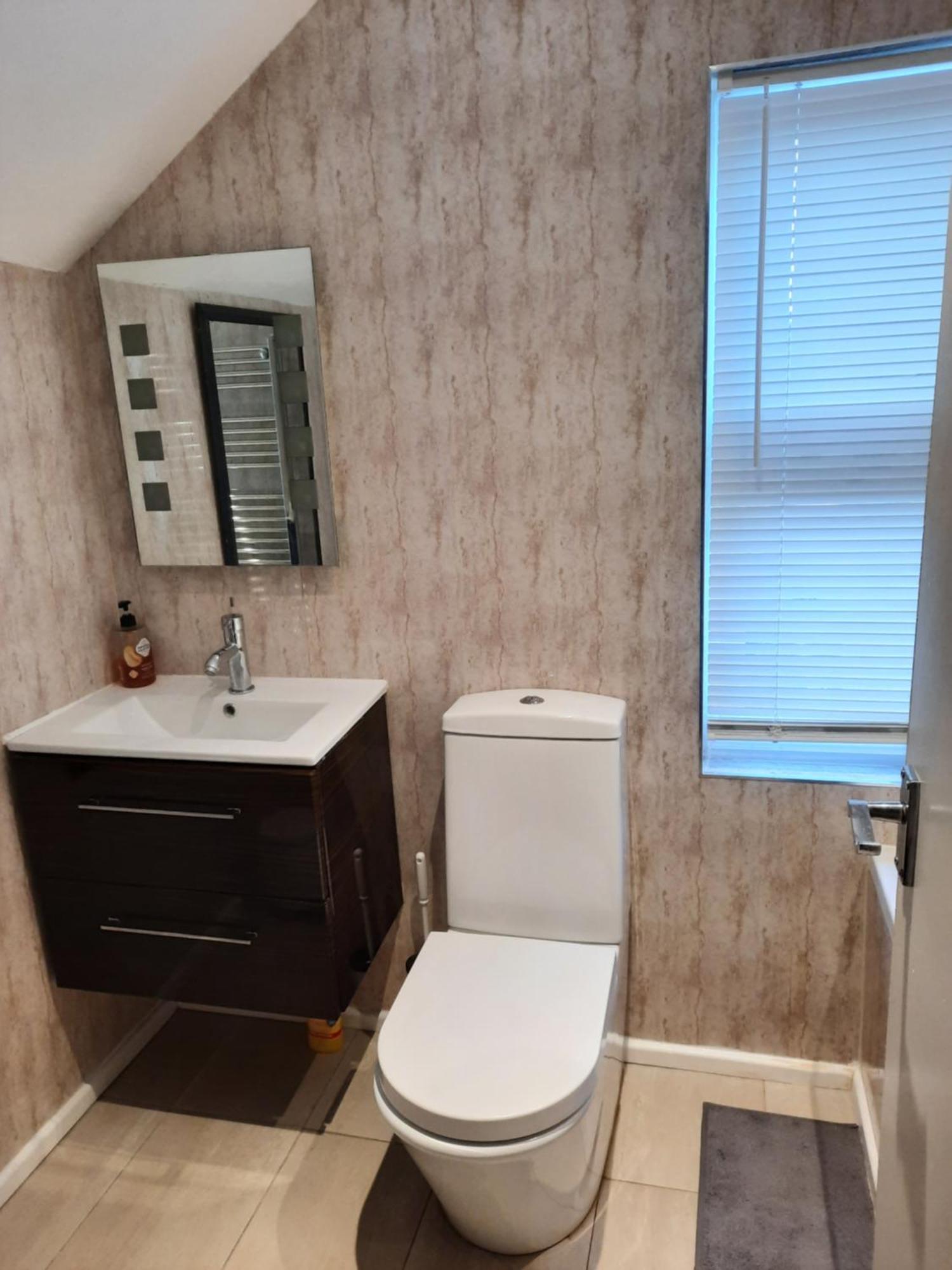 Lovely Home With Full En-Suite Double Bed Rooms レディング エクステリア 写真