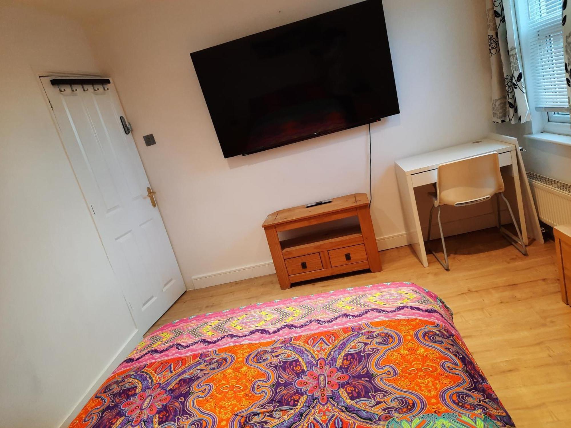 Lovely Home With Full En-Suite Double Bed Rooms レディング エクステリア 写真