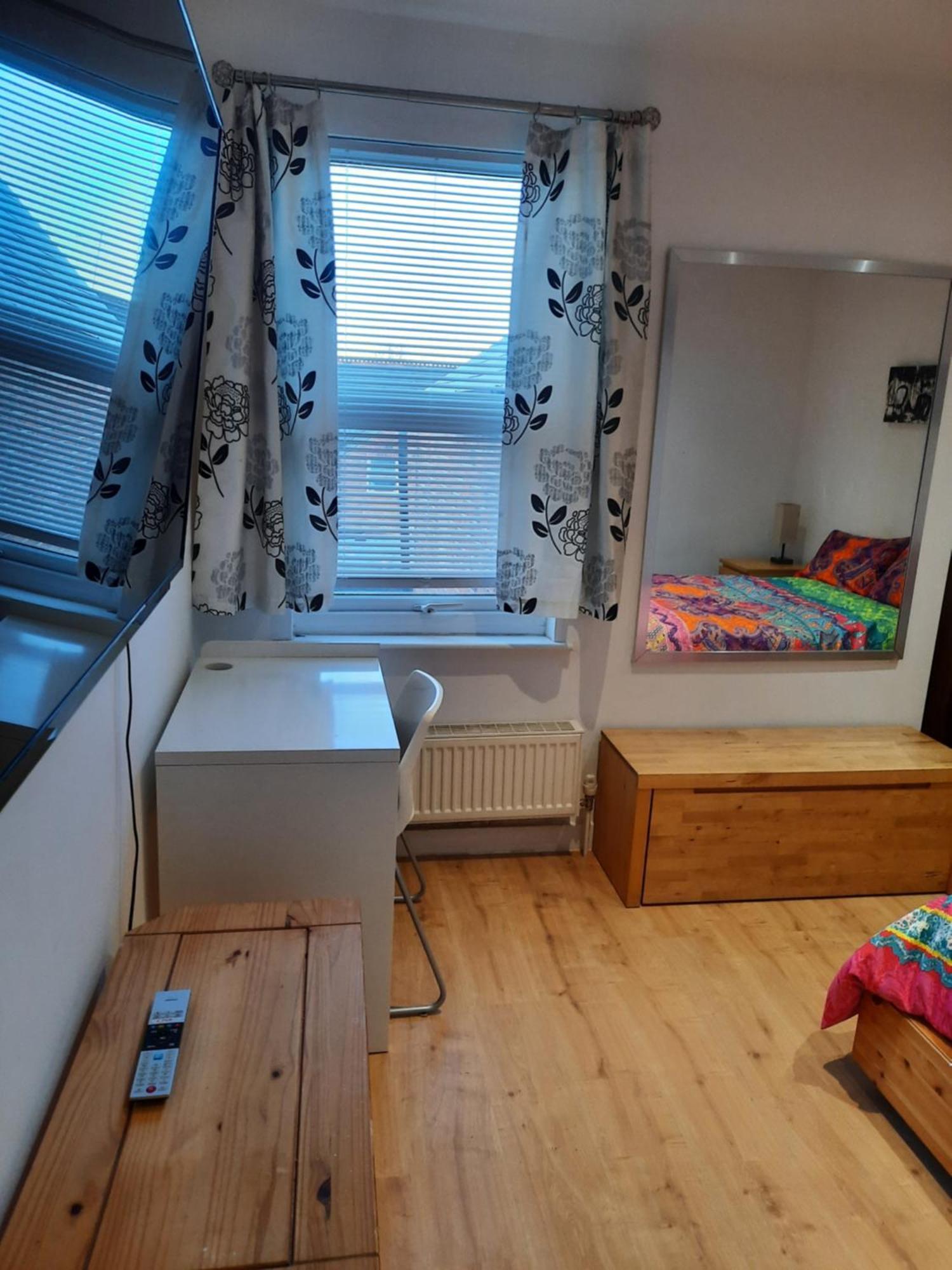Lovely Home With Full En-Suite Double Bed Rooms レディング エクステリア 写真