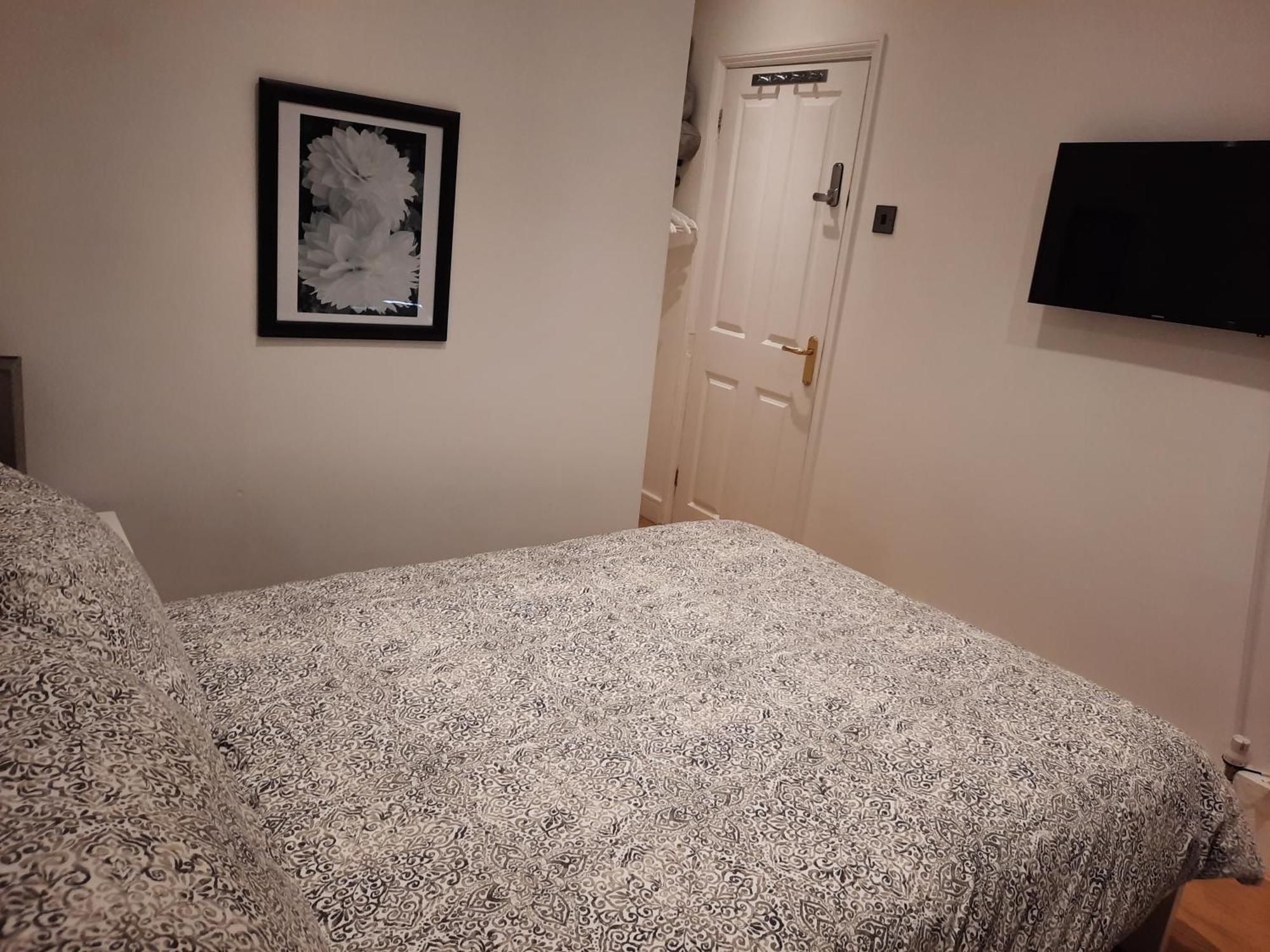 Lovely Home With Full En-Suite Double Bed Rooms レディング エクステリア 写真